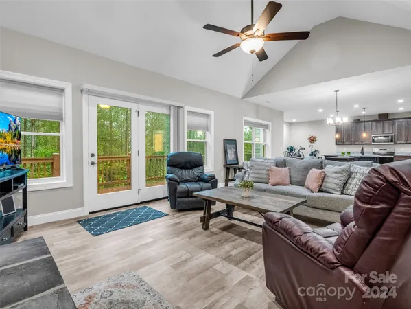 $675,000 | 10305 Green River Cove Road, Mill Spring, NC 28756
