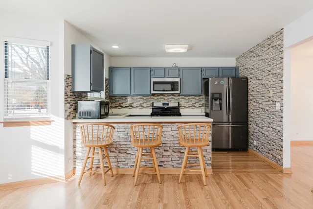 $360,000 | 122 Brittany Drive, Streamwood, IL 60107