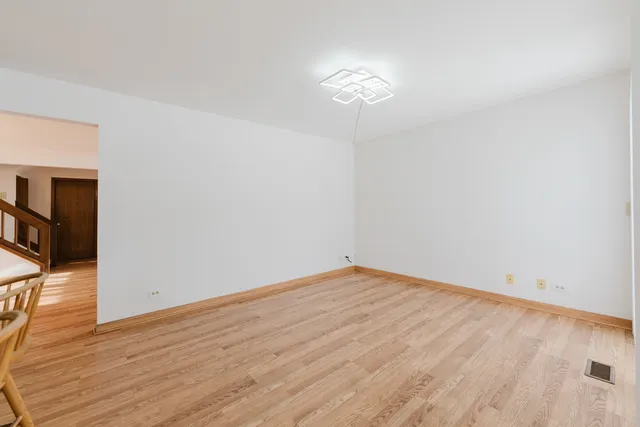 $360,000 | 122 Brittany Drive, Streamwood, IL 60107