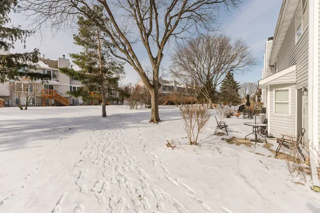 $360,000 | 122 Brittany Drive, Streamwood, IL 60107