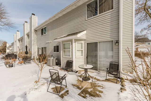 $360,000 | 122 Brittany Drive, Streamwood, IL 60107