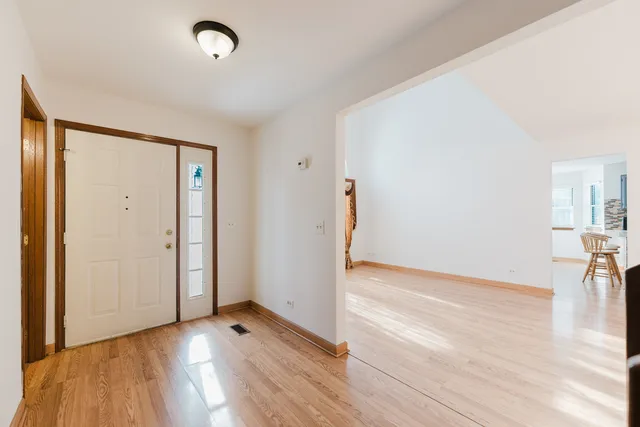 $360,000 | 122 Brittany Drive, Streamwood, IL 60107