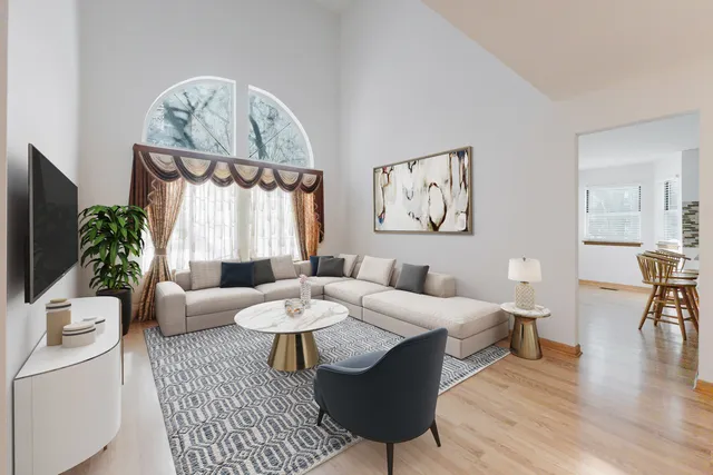 $360,000 | 122 Brittany Drive, Streamwood, IL 60107