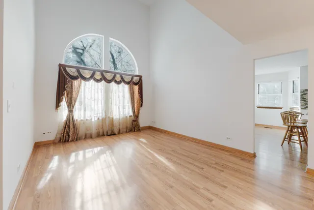 $360,000 | 122 Brittany Drive, Streamwood, IL 60107