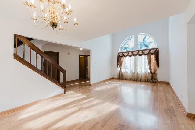 $360,000 | 122 Brittany Drive, Streamwood, IL 60107