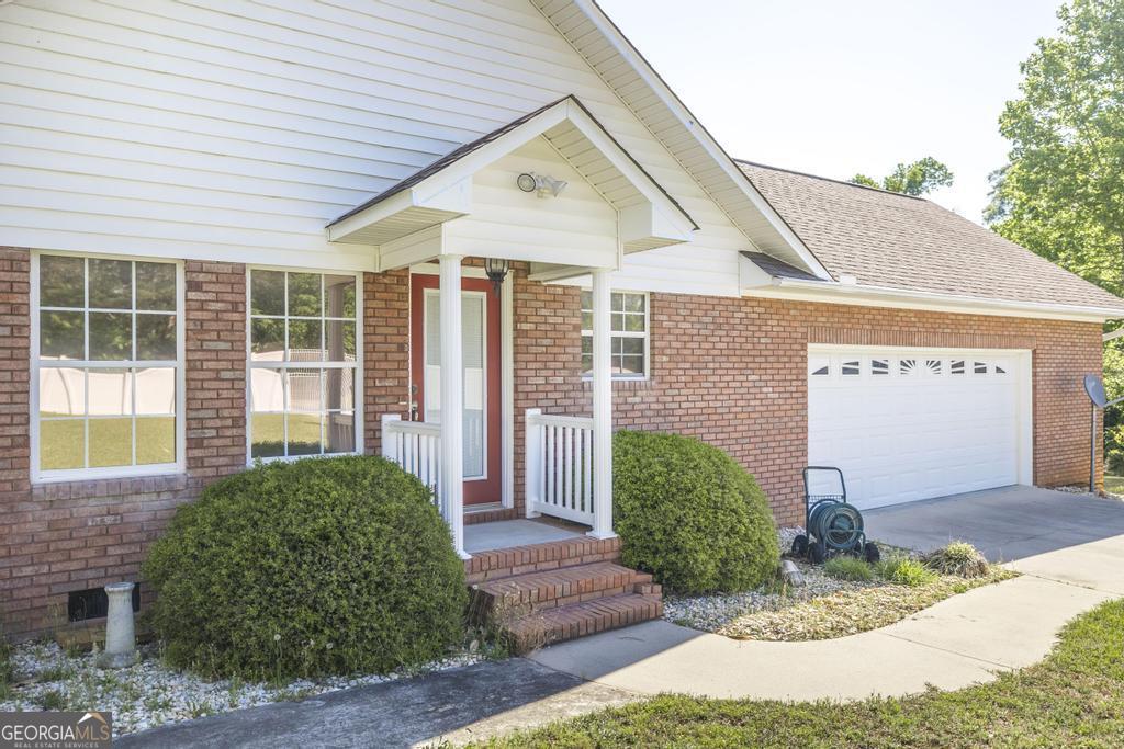 201 Strawberry Circle Dublin, GA 31021 - Photo 8 of 40 a front view of a house