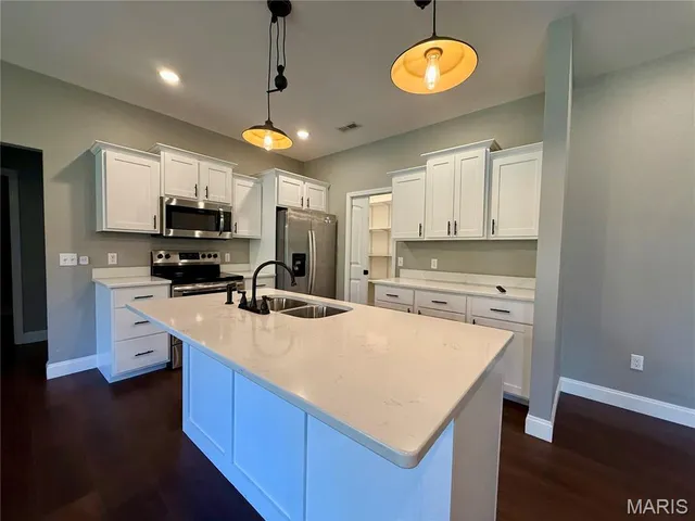 $299,900 | 125 Lanee Lane, Poplar Bluff, MO 63901