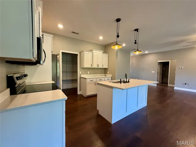 $299,900 | 125 Lanee Lane, Poplar Bluff, MO 63901