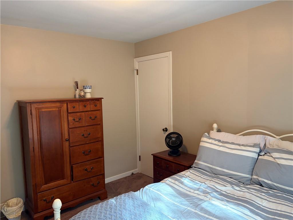 359 Dorseyville Road Pittsburgh, PA 15215 - Photo 18 of 29 a bedroom with a bed and a dresser