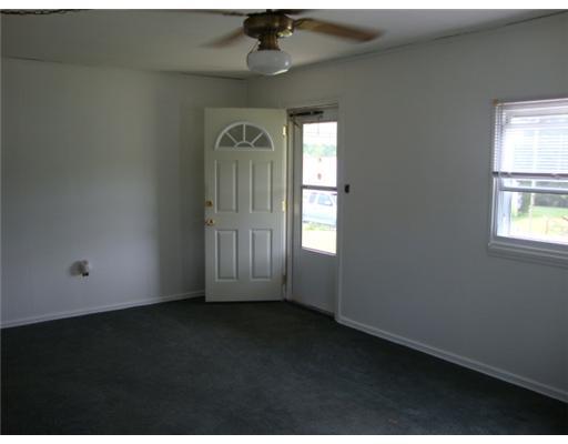 1902 Glen Road Aliquippa, PA 15001 - Photo 4 of 10 Living Room.