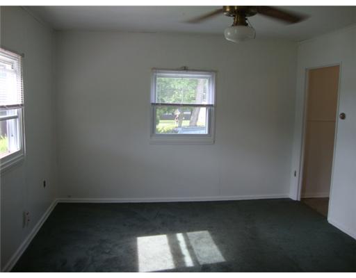 1902 Glen Road Aliquippa, PA 15001 - Photo 5 of 10 Living Room.