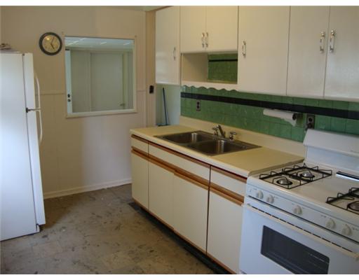 1902 Glen Road Aliquippa, PA 15001 - Photo 6 of 10 Kitchen.