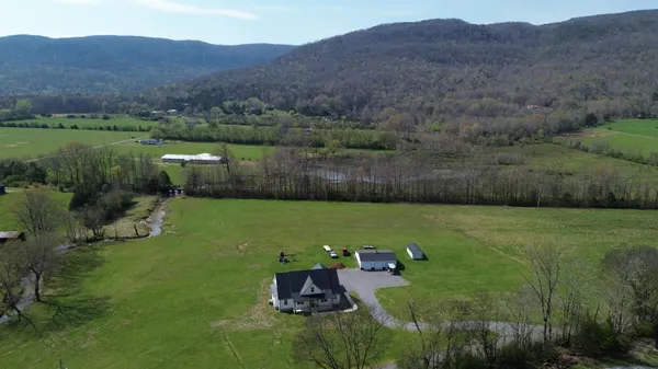 $685,000 | 209 West Valley Road, Whitwell, TN 37397