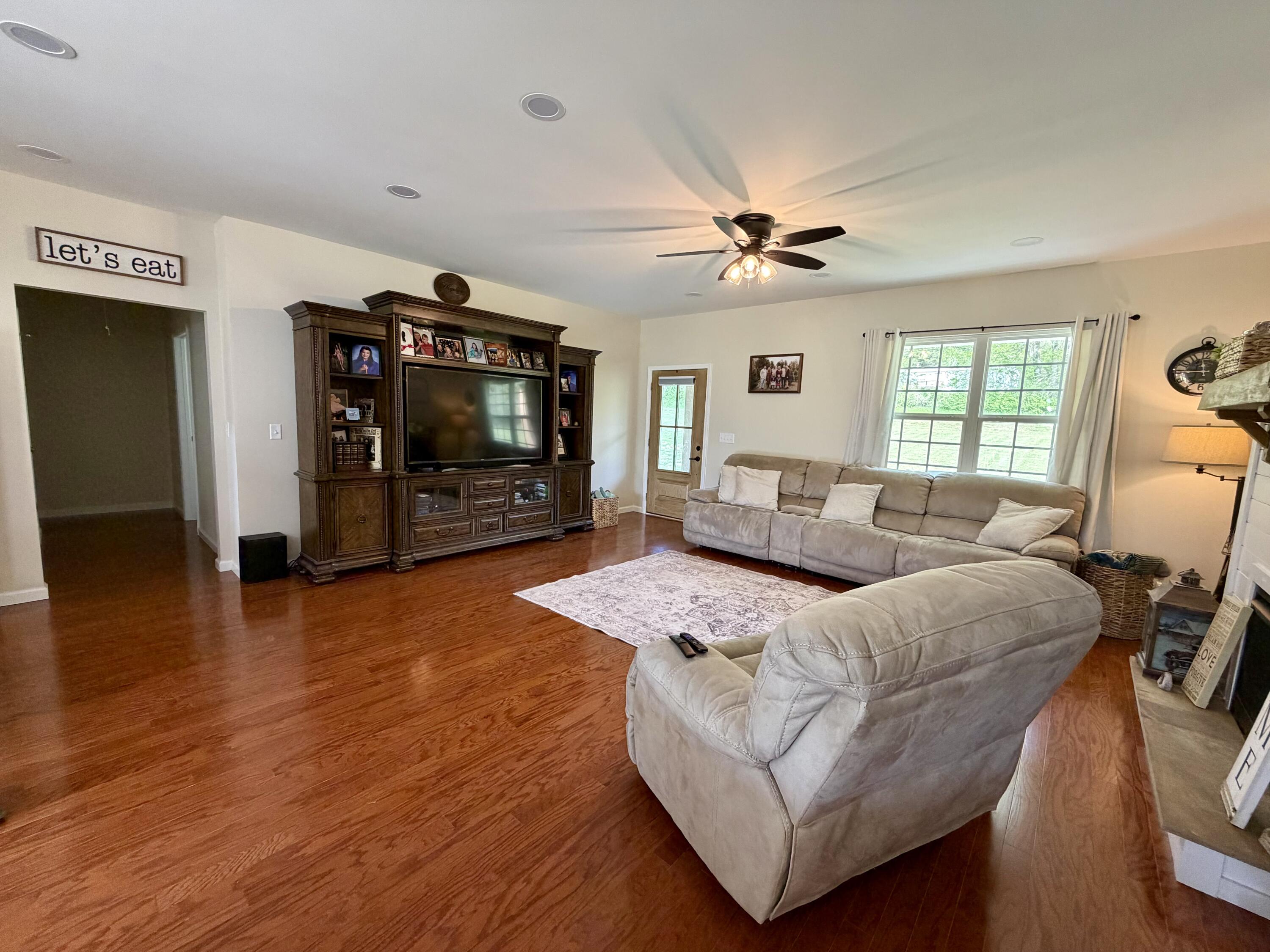 209 West Valley Road Whitwell, TN 37397 - Photo 5 of 17 IMG_6263