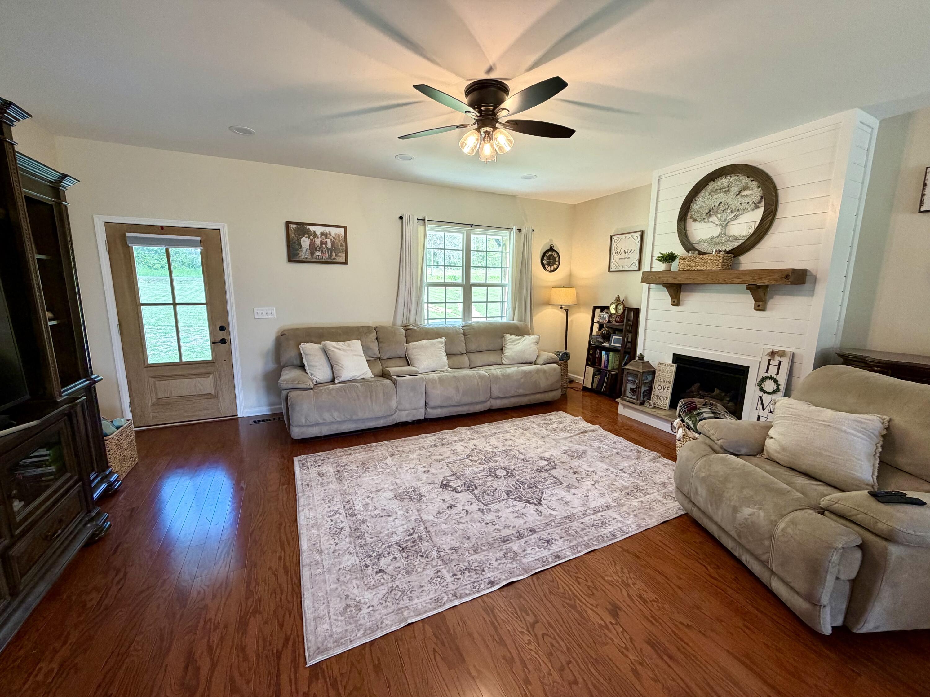 209 West Valley Road Whitwell, TN 37397 - Photo 7 of 17 IMG_6261