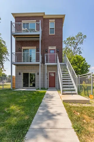 $2,500 | 4552 South Evans Avenue, Unit 2, Chicago, IL 60653