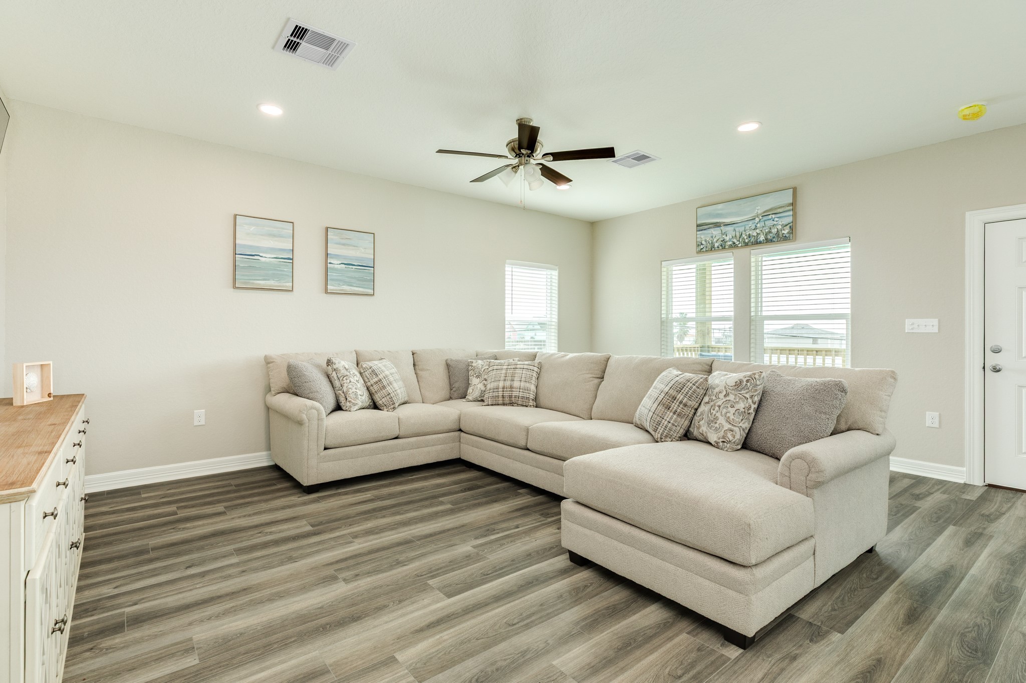 524 Thunder Road Surfside Beach, TX 77541 - Photo 8 of 26 Open living area