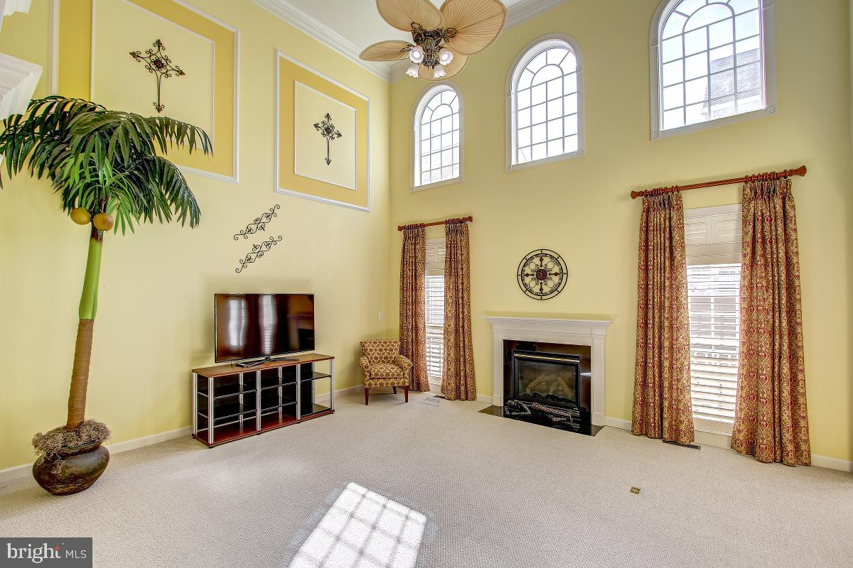 6 Glen Eagles Court Silver Spring, MD 20906 - Photo 8 of 47 Two Story Family/Room with Palladian Windows