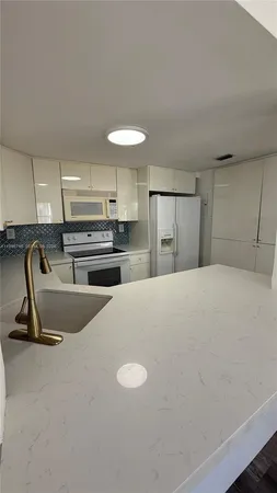 $2,500 | 375 Northwest 85th Place, Unit 1904, Miami, FL 33126