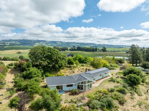 $1,595,000 | 100 Frances Way, Petaluma, CA 94954