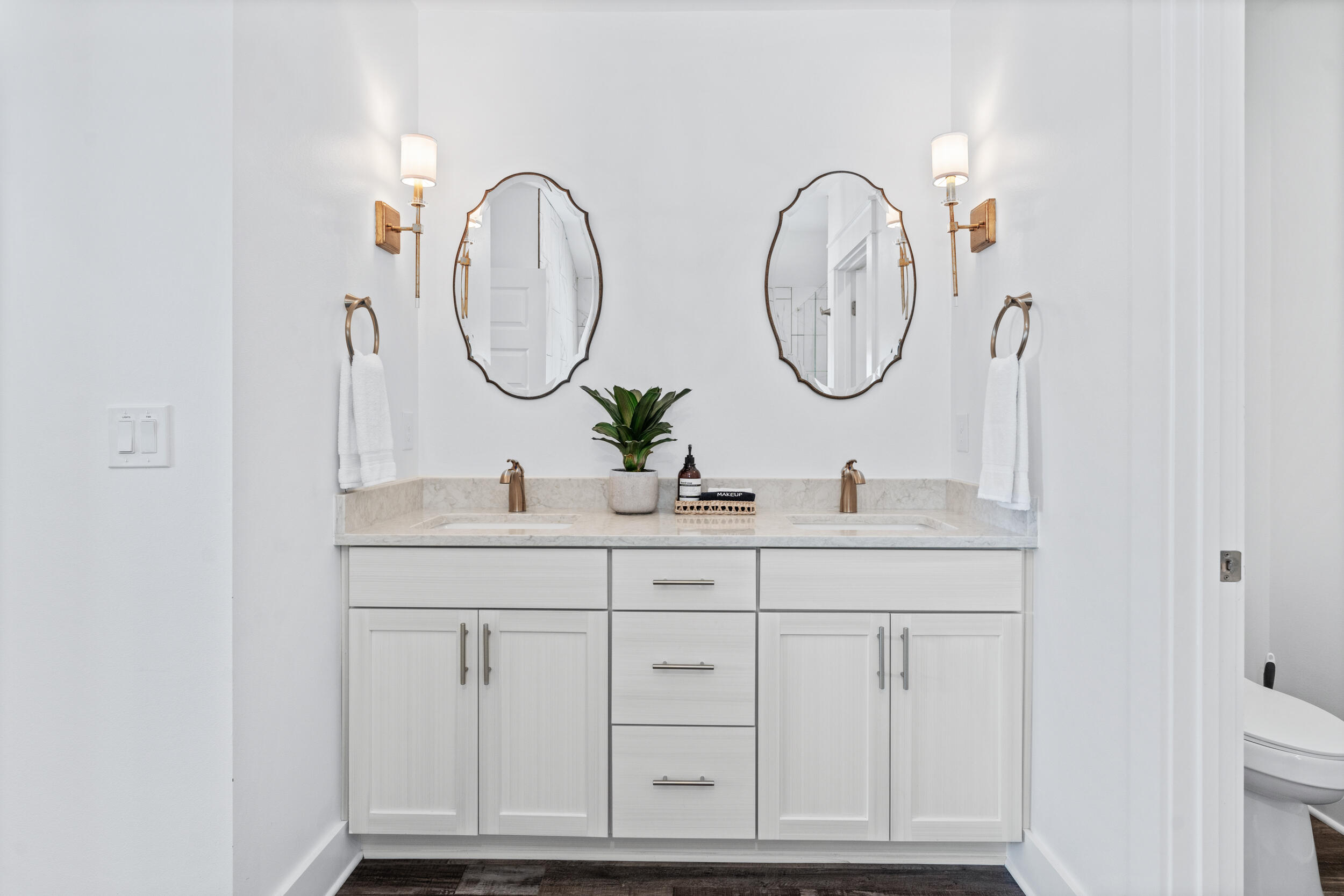 88 Pompano Street Destin, FL 32541 - Photo 82 of 109 En suite 3rd Floor Primary Bathroom