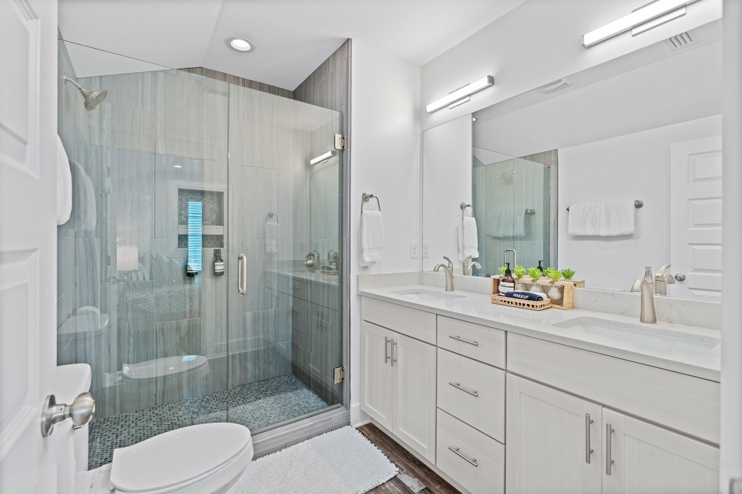 88 Pompano Street Destin, FL 32541 - Photo 85 of 109 En suite 3rd Floor Guest Bathroom