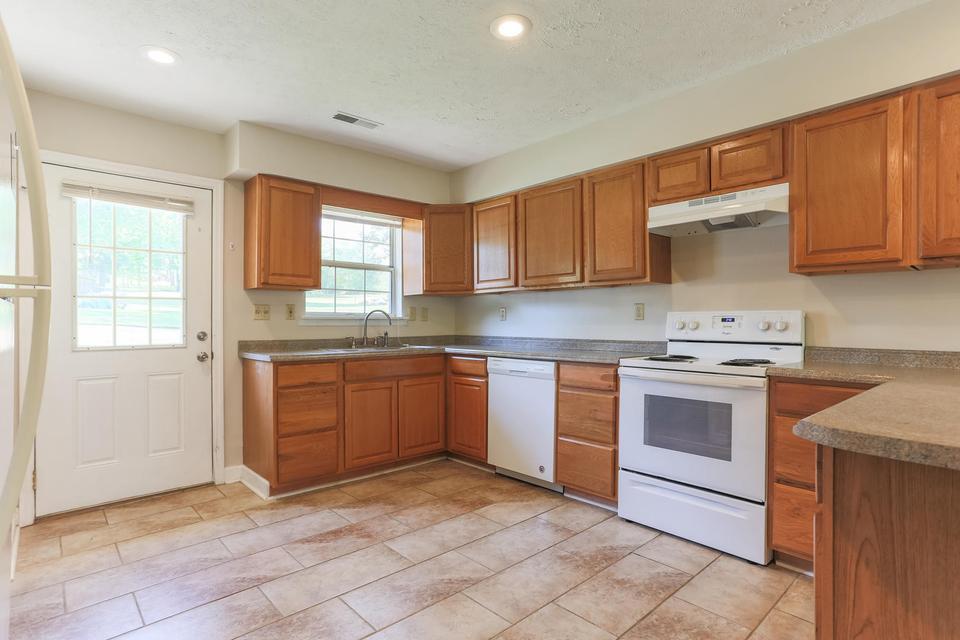 5571 Tallant Road, Unit B Ooltewah, TN 37363 - Photo 5 of 15 Kitchen