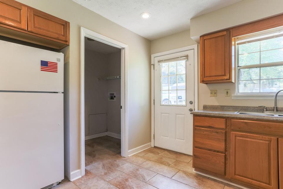5571 Tallant Road, Unit B Ooltewah, TN 37363 - Photo 7 of 15 Kitchen