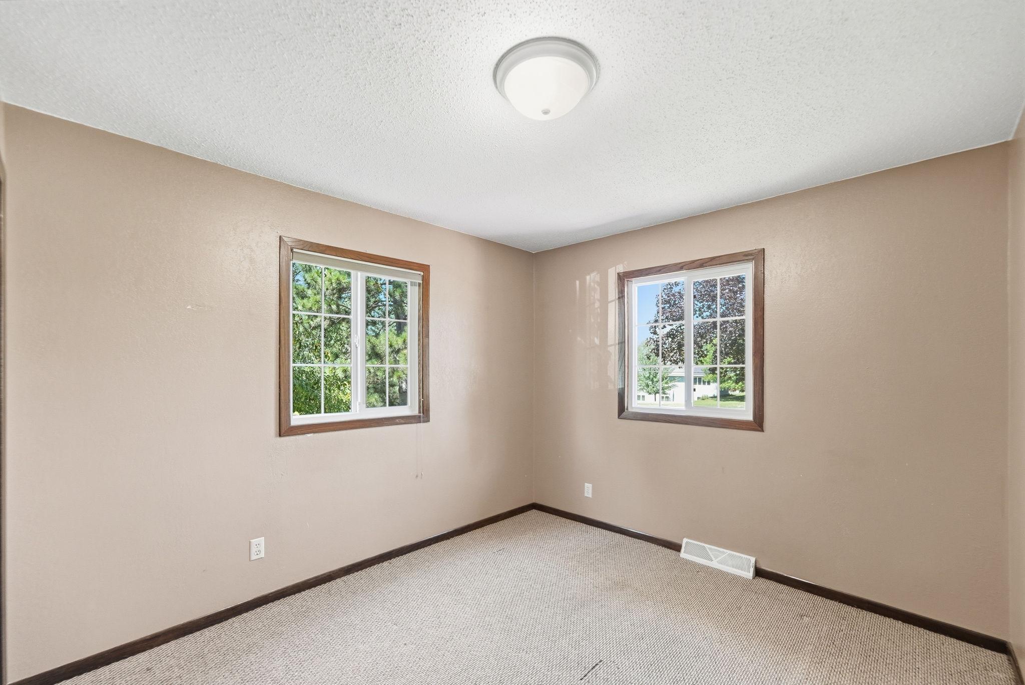 2227 Windsor Road St. Cloud, MN 56301 - Photo 23 of 42