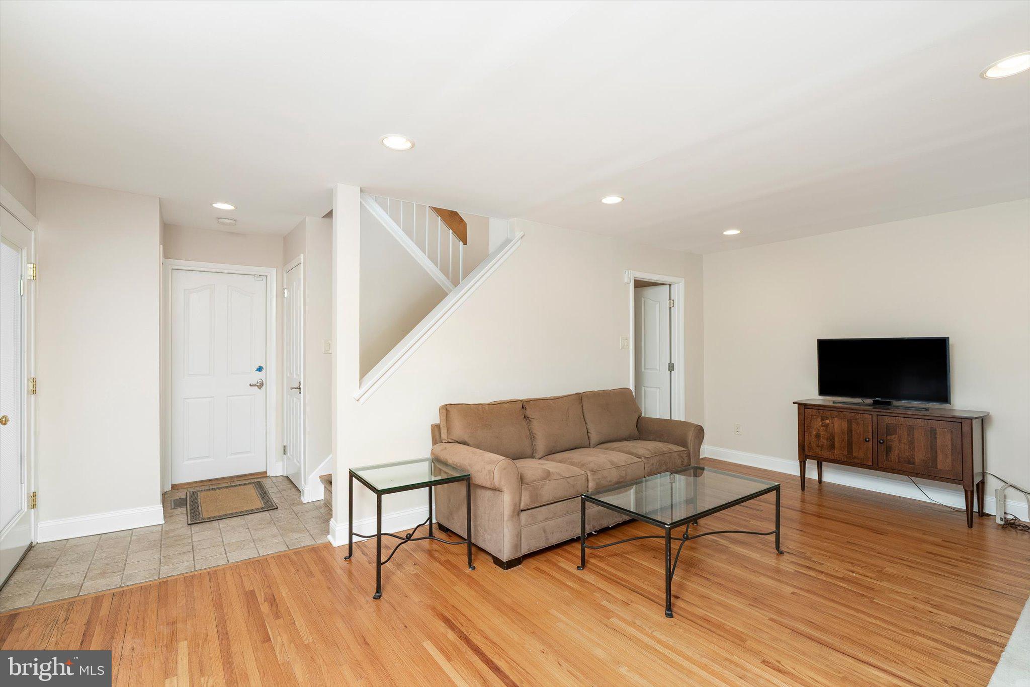 35 Richard Court Princeton, NJ 08540 - Photo 8 of 50 First Level - Family Room w/fireplace