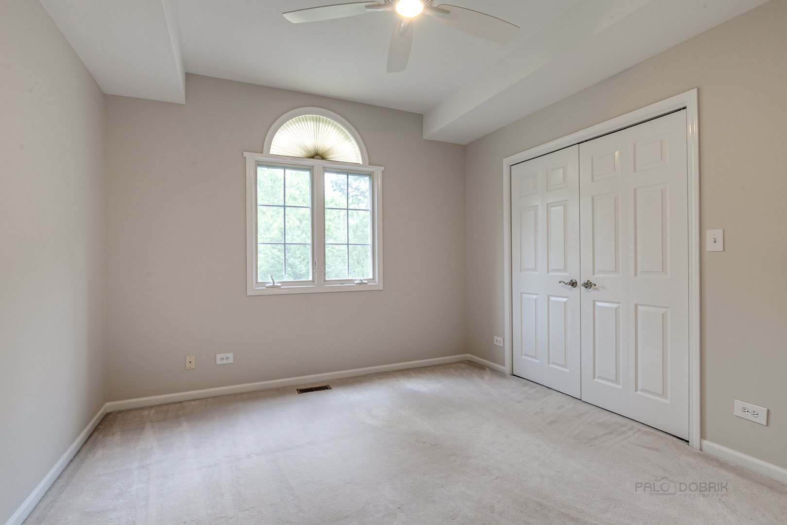 1127 South Ridge Road Lake Forest, IL 60045 - Photo 21 of 35 an empty room with a window