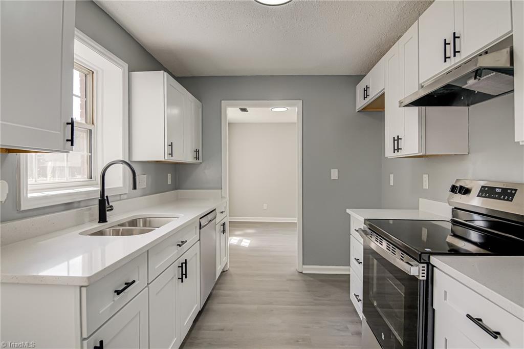 2202 East Green Drive High Point, NC 27260 - Photo 11 of 29