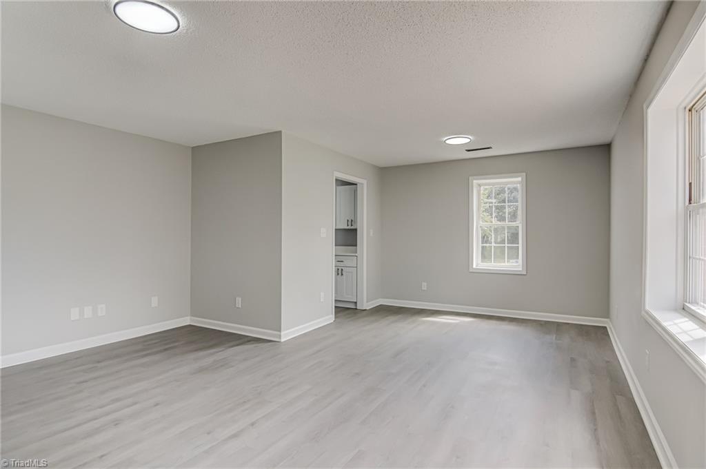 2202 East Green Drive High Point, NC 27260 - Photo 4 of 29