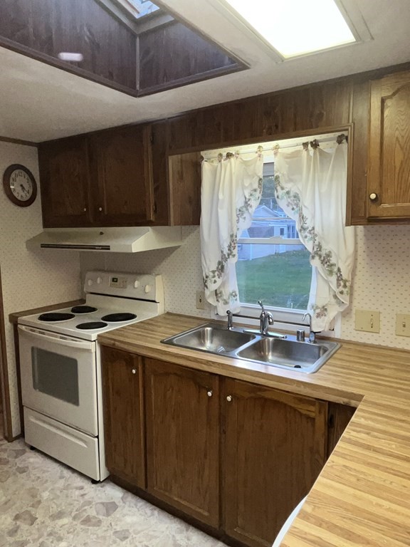 72 Champagne Road Gardner, MA 01440 - Photo 4 of 20