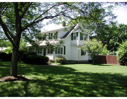 402 Weston Road Wellesley, MA 02482 - Photo 3 of 4