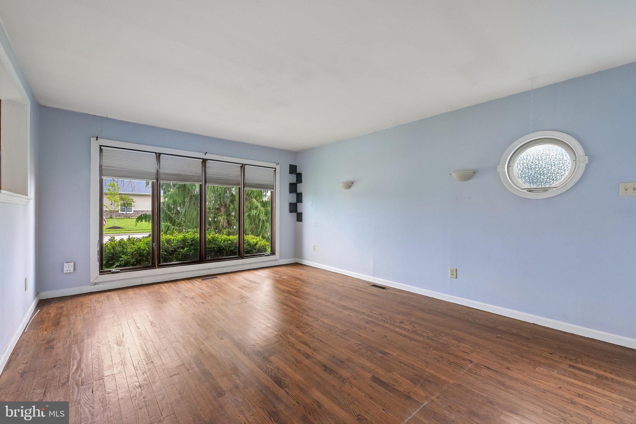 196 Tansboro Road Berlin, NJ 08009 - Photo 13 of 25 Living room