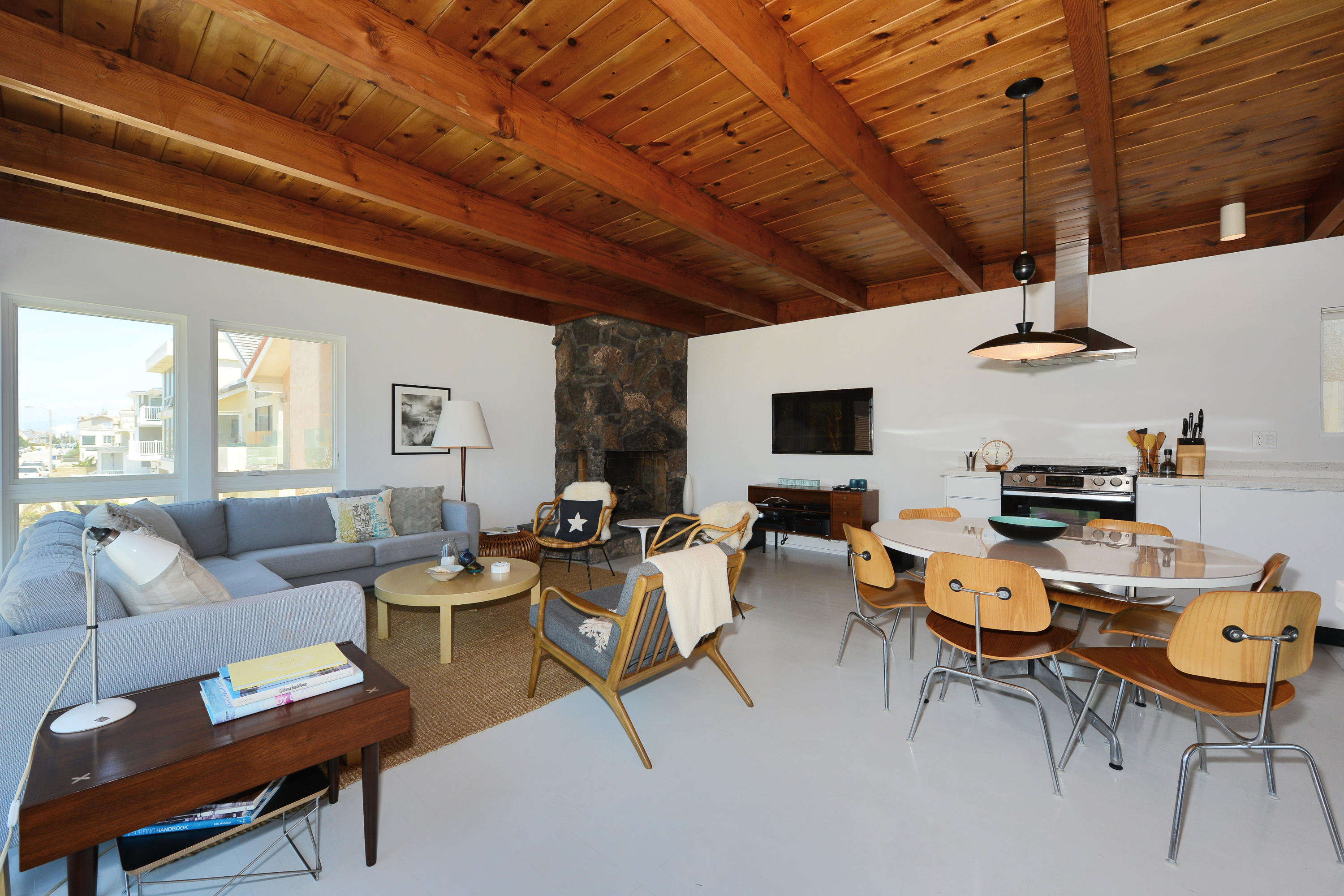 3600 Ocean Drive Oxnard, CA 93035 - Photo 22 of 30 a living room with furniture and a flat screen tv