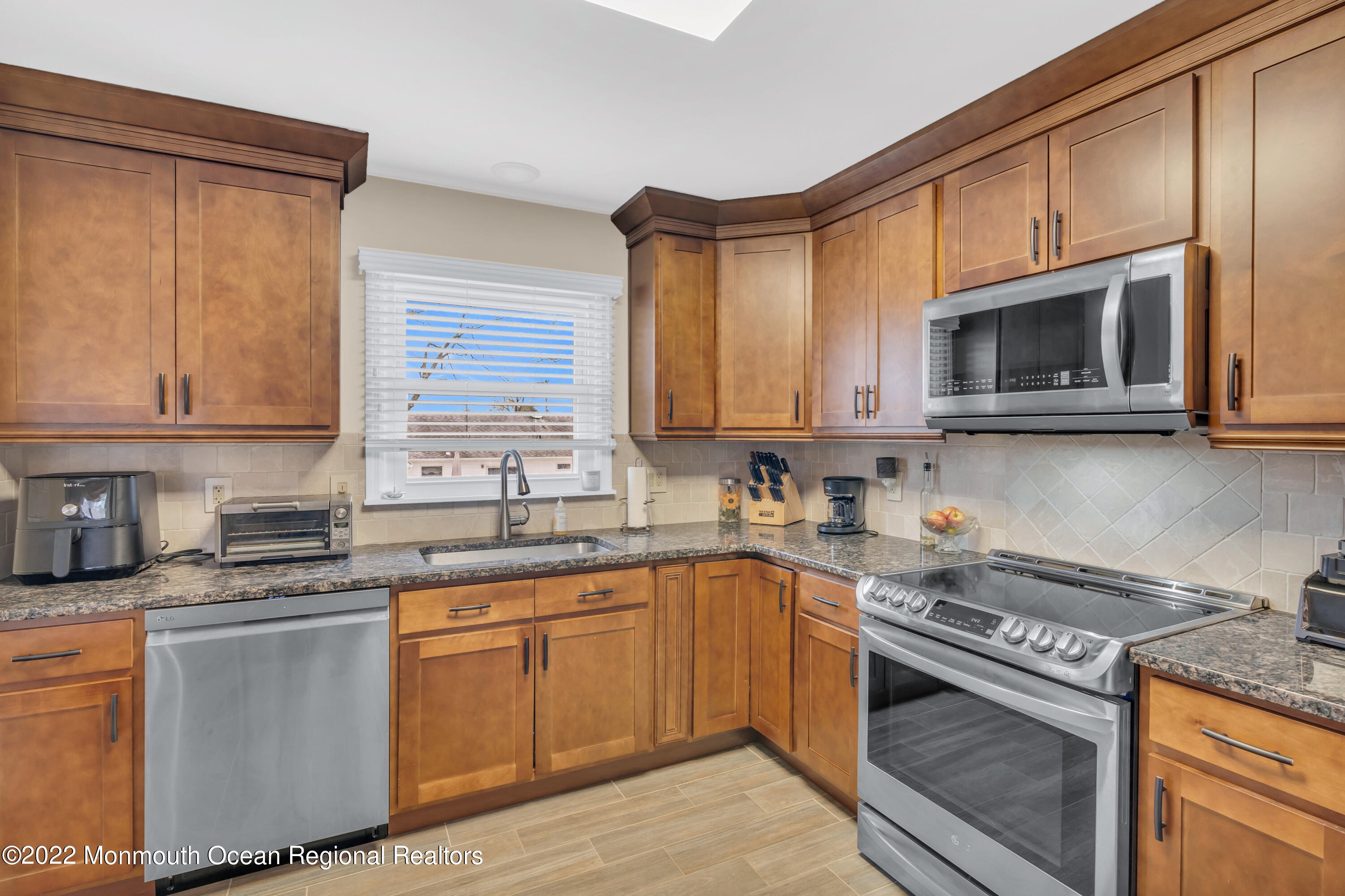35 Bimini Road Brick, NJ 08723 - Photo 3 of 38 016_dsc05101