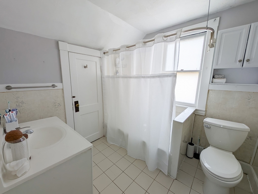 35 Carlton Street Springfield, MA 01108 - Photo 13 of 19