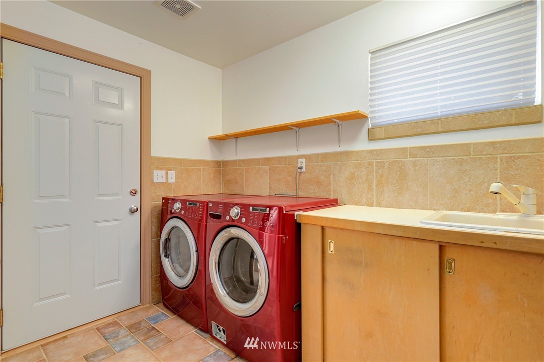 5616 Rockefeller Avenue Everett, WA 98203 - Photo 11 of 40