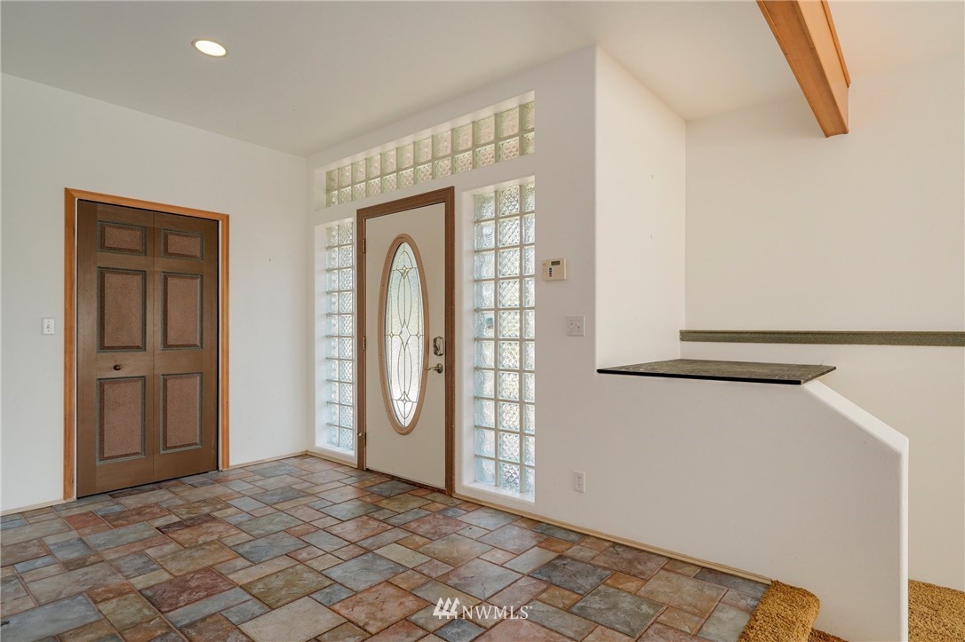 5616 Rockefeller Avenue Everett, WA 98203 - Photo 5 of 40