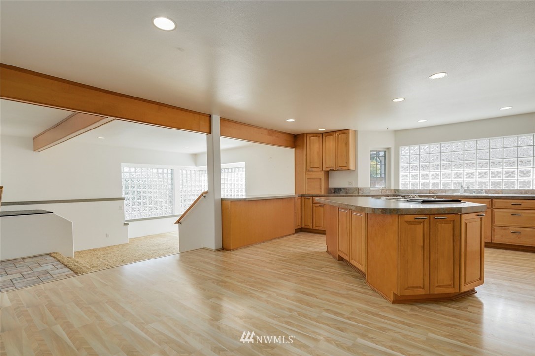 5616 Rockefeller Avenue Everett, WA 98203 - Photo 7 of 40