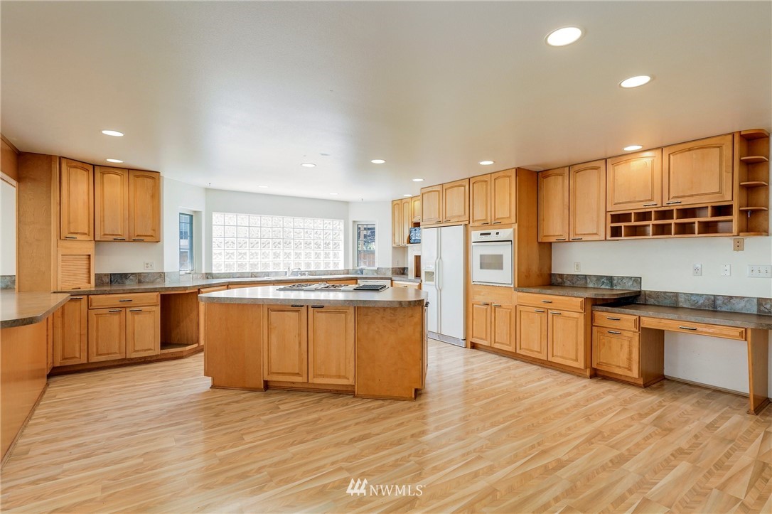5616 Rockefeller Avenue Everett, WA 98203 - Photo 8 of 40