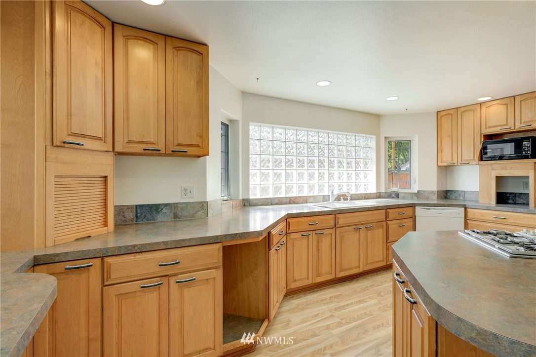 5616 Rockefeller Avenue Everett, WA 98203 - Photo 9 of 40