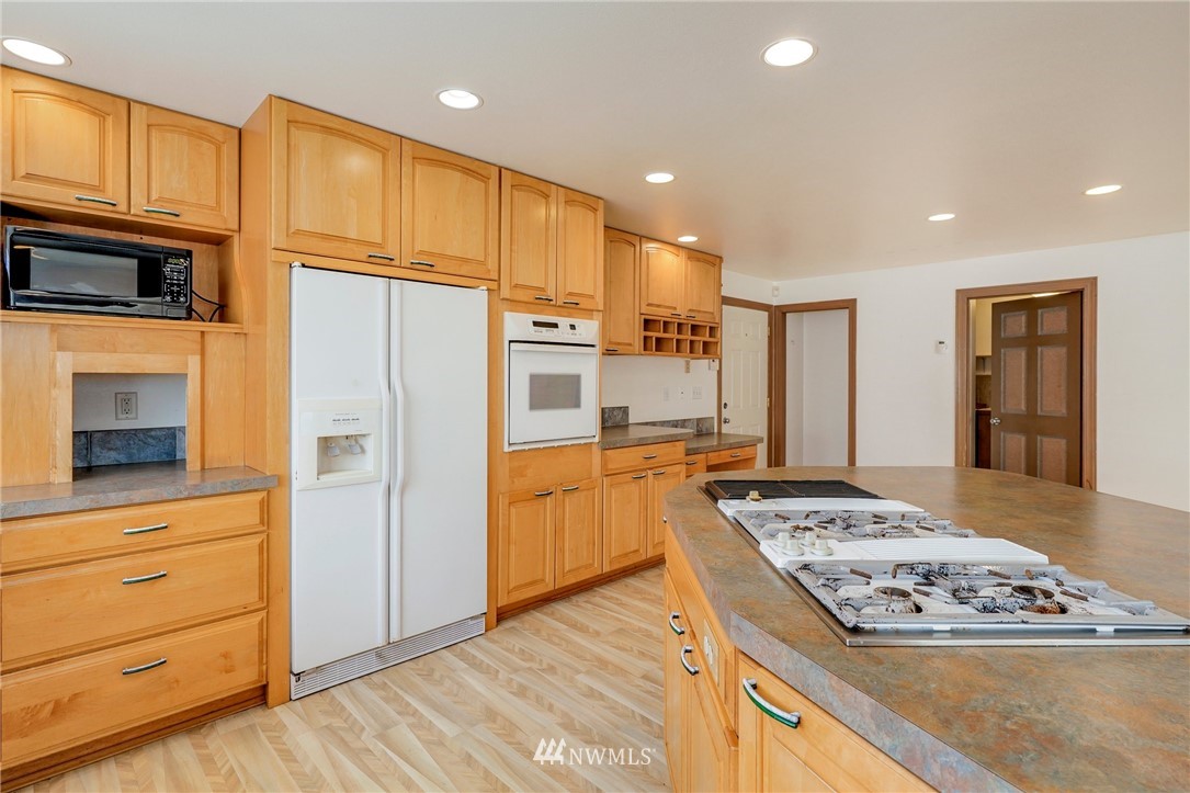5616 Rockefeller Avenue Everett, WA 98203 - Photo 10 of 40