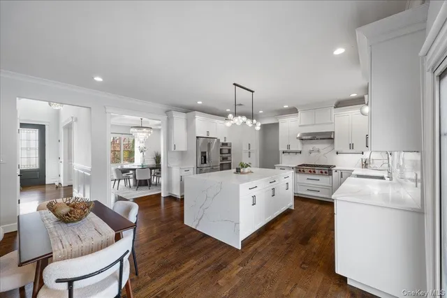 $2,555,000 | 60 Moss Lane, Jericho, NY 11753