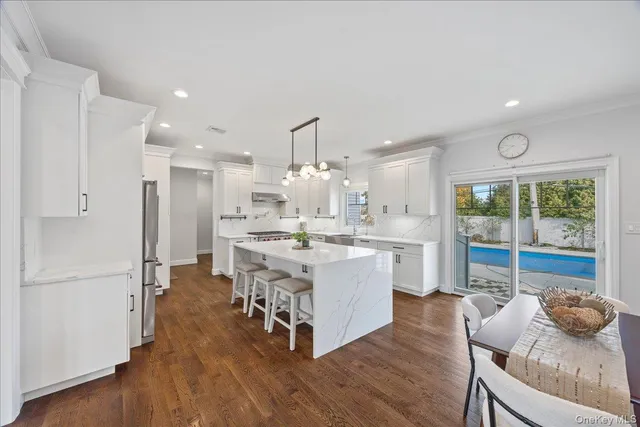 $2,555,000 | 60 Moss Lane, Jericho, NY 11753