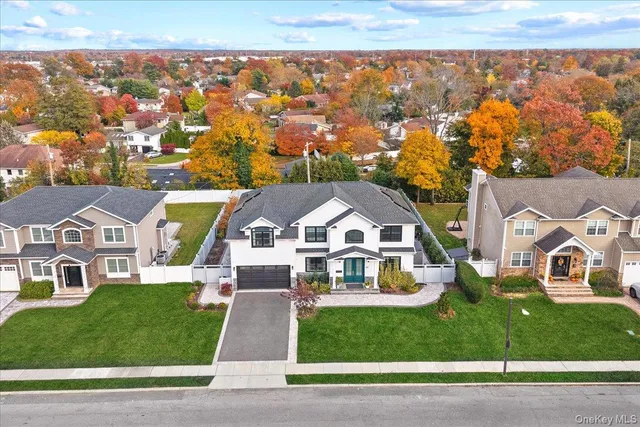 $2,555,000 | 60 Moss Lane, Jericho, NY 11753