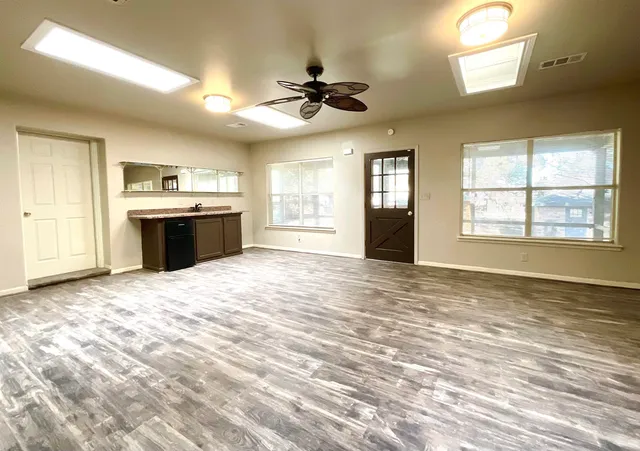 $2,199 | 5303 Shady Oak Circle, Kingsland, TX 78639