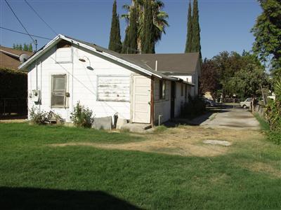 1127 M Street Reedley, CA 93654 - Photo 1 of 2